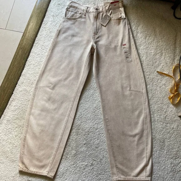 NWT Levi's Cinch Barrel High Rise Women's Jeans Size 27/31 - Picture 4 of 13